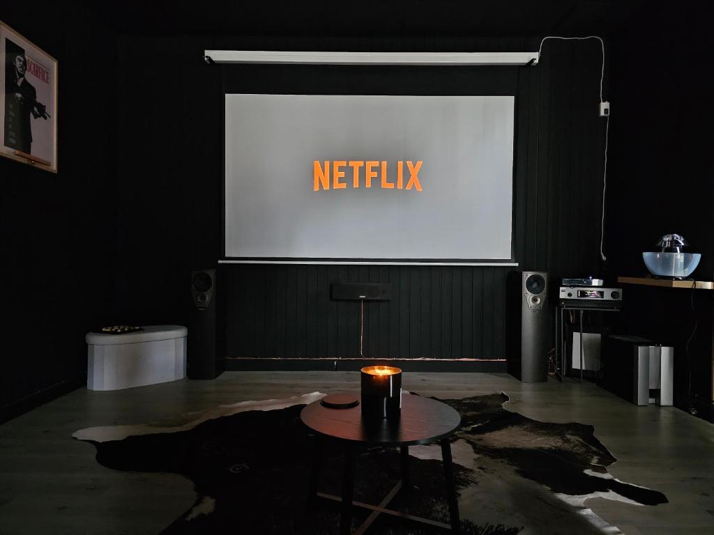 BLACK BOX CINEMA