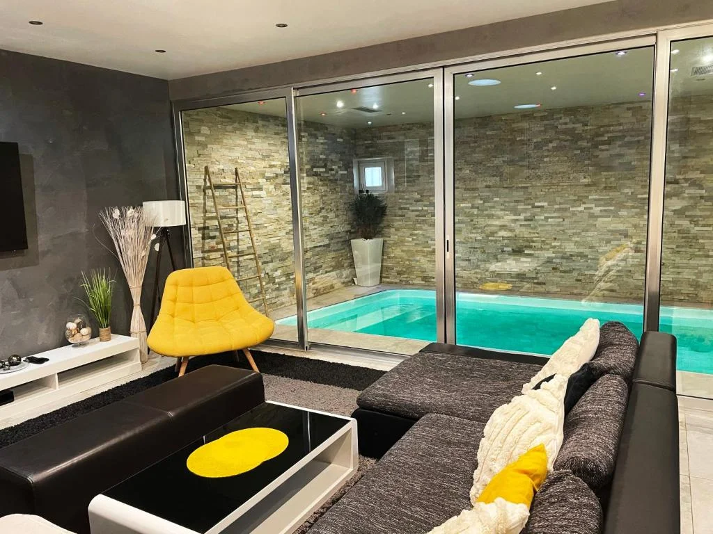 Appartement Standing piscine intérieur privatisée